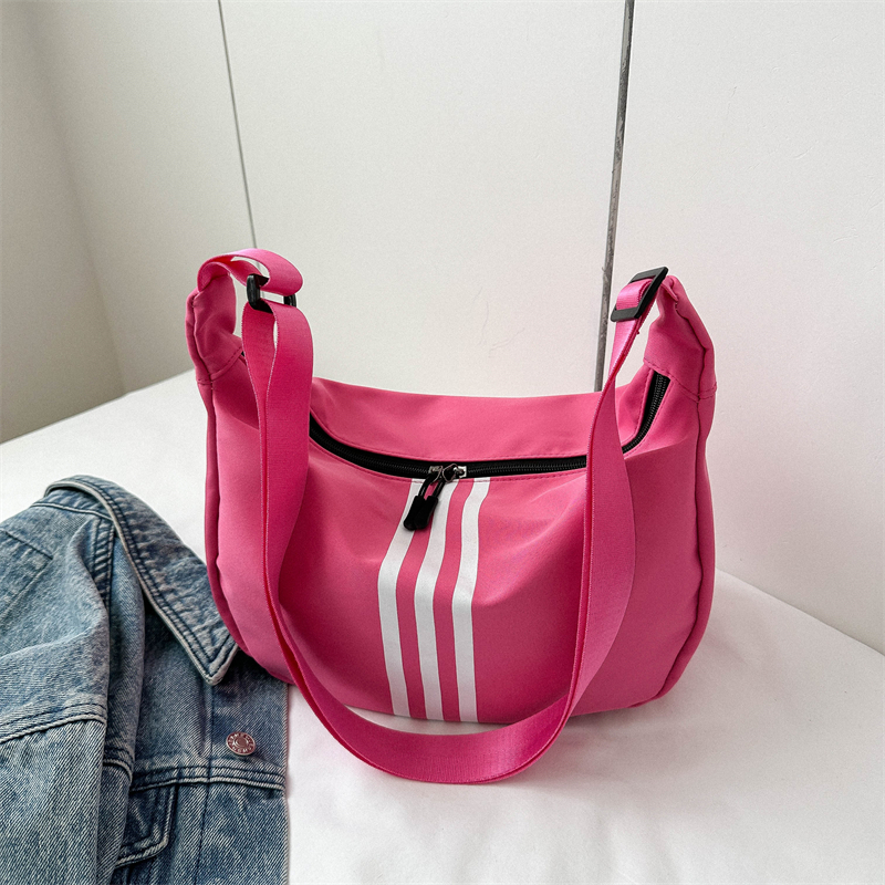 Waterproof Oxford Cloth Large-Capacity Dumpling Crossbody Bag for Women – Trendy Versatile Casual Sports Shoulder Bag Waterproof Oxford Cloth Large-Capacity Dumpling Crossbody Bag for Women – Trendy Versatile Casual Sports Shoulder Bag