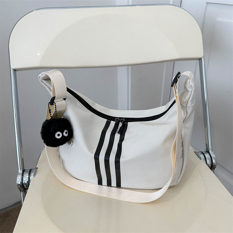 Waterproof Oxford Cloth Large-Capacity Dumpling Crossbody Bag for Women – Trendy Versatile Casual Sports Shoulder Bag Waterproof Oxford Cloth Large-Capacity Dumpling Crossbody Bag for Women – Trendy Versatile Casual Sports Shoulder Bag