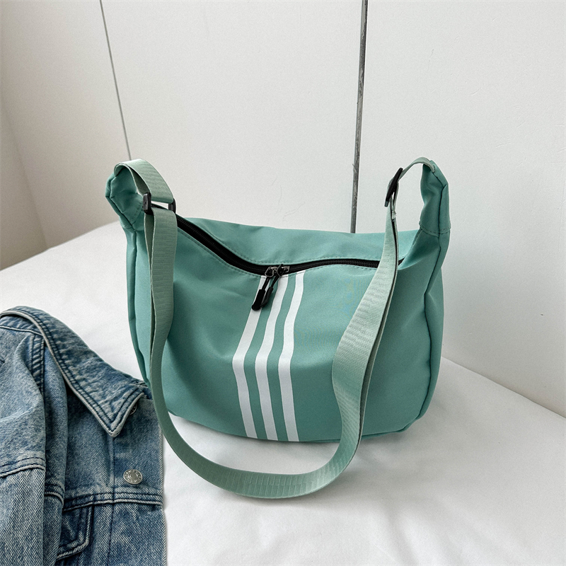 Waterproof Oxford Cloth Large-Capacity Dumpling Crossbody Bag for Women – Trendy Versatile Casual Sports Shoulder Bag Waterproof Oxford Cloth Large-Capacity Dumpling Crossbody Bag for Women – Trendy Versatile Casual Sports Shoulder Bag