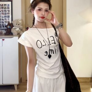 White Diagonal Shoulder Twisted Knot T-Shirt for Women, Summer Letter Print, Slim Fit Short Sleeve, Korean Style College Top