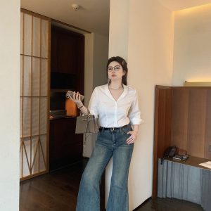 White Loose V-Neck Shirt - Versatile Moonlight Style Top, Perfect for Casual Chic Looks, Ideal for 90s and Y2K Fashion Enthusiasts