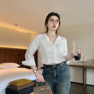 White Loose V-Neck Shirt - Versatile Moonlight Style Top, Perfect for Casual Chic Looks, Ideal for 90s and Y2K Fashion Enthusiasts