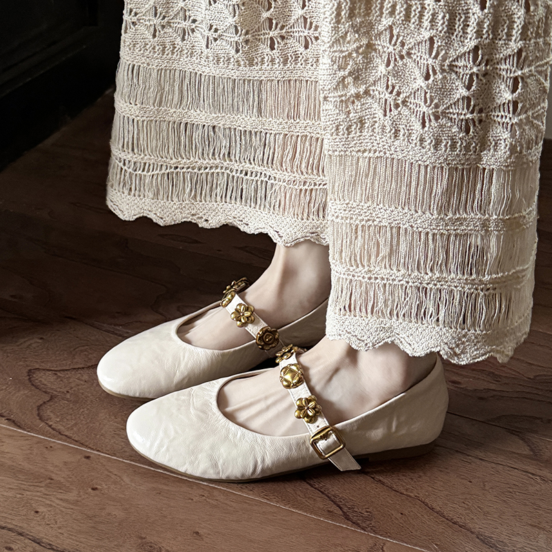 White Mary Jane Women's Flats - Exquisite Soft Comfortable Shallow Mouth Shoes for Stylish Everyday Wear