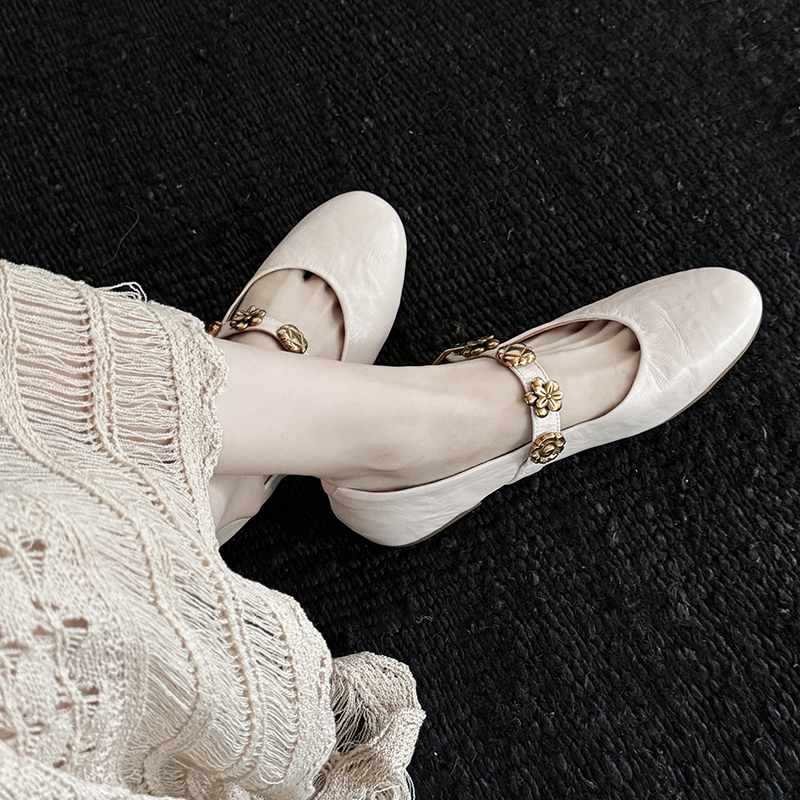 White Mary Jane Women's Flats - Exquisite Soft Comfortable Shallow Mouth Shoes for Stylish Everyday Wear