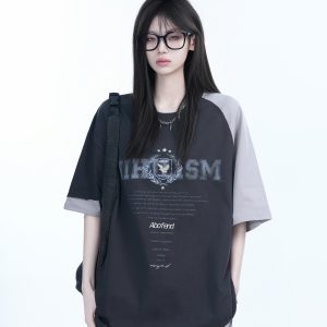 White Oversized Short Sleeve T-Shirt with American Retro Badge Print for Women, Casual Loose Fit, Y2K Style