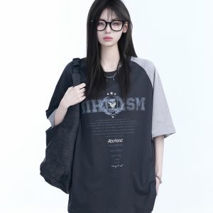 White Oversized Short Sleeve T-Shirt with American Retro Badge Print for Women, Casual Loose Fit, Y2K Style