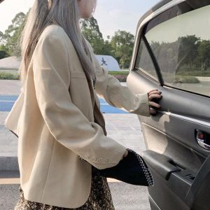 White Petite Suit Jacket for Women, Casual Short Blazer, High-End Design, 2025 Spring Autumn Trend, Chic Niche Style