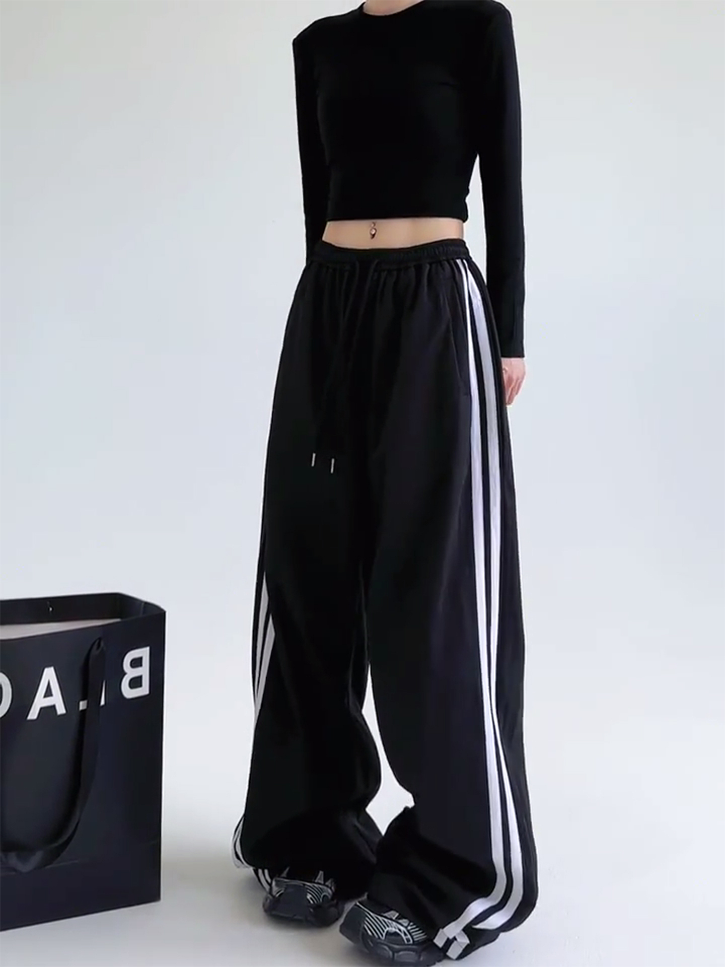Wide-Leg Cargo Pants for Women - American Style Side Stripe, 2025 Trendy Loose Sports Trousers, Casual Floor-Length Fashion Wide-Leg Cargo Pants for Women - American Style Side Stripe, 2025 Trendy Loose Sports Trousers, Casual Floor-Length Fashion