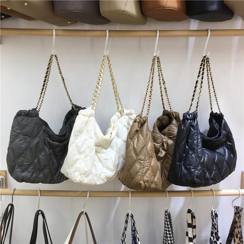 Winter High-End Small Tote Bag with Diamond Check Design, Large Capacity Shoulder Bag for Stylish Everyday Use