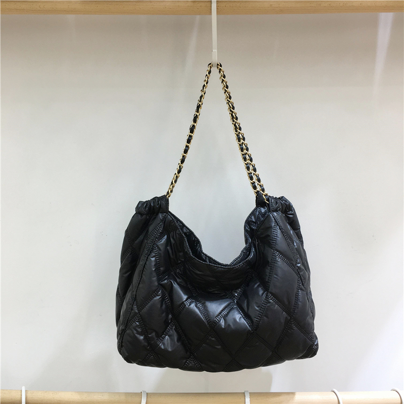 Winter High-End Small Tote Bag with Diamond Check Design, Large Capacity Shoulder Bag for Stylish Everyday Use