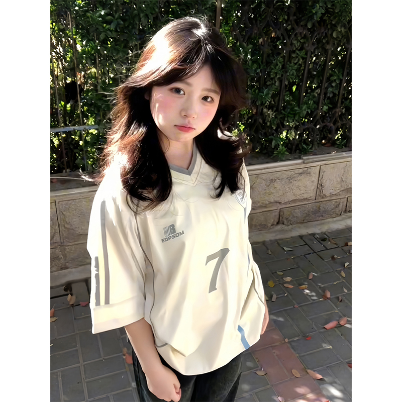 Women's American Retro Color-Blocked Jersey T-Shirt, Summer Oversized V-Neck Top with Woven Strap, Sporty Short Sleeves