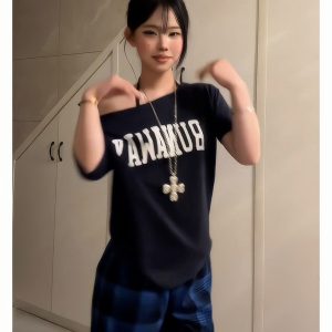 Women's American Retro Off-Shoulder T-Shirt, Summer Letter Print, Loose Slimming Short Sleeves, Trendy Shoulder-Baring Top