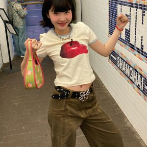 Women's American-Style Cropped T-Shirt with Apple Print, Color-Blocked Neckline, Pure Cotton, Short Sleeves, Slim Fit, Trendy Summer Fashion