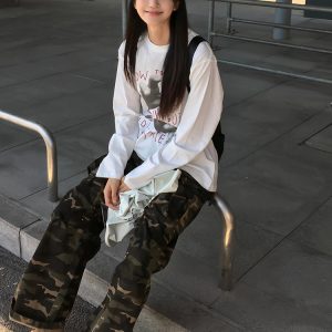 Women’s Casual Loose Fit Hand-Painted Round Neck T-Shirt - American Style Long Sleeve Top in Pure Cotton for Early Spring