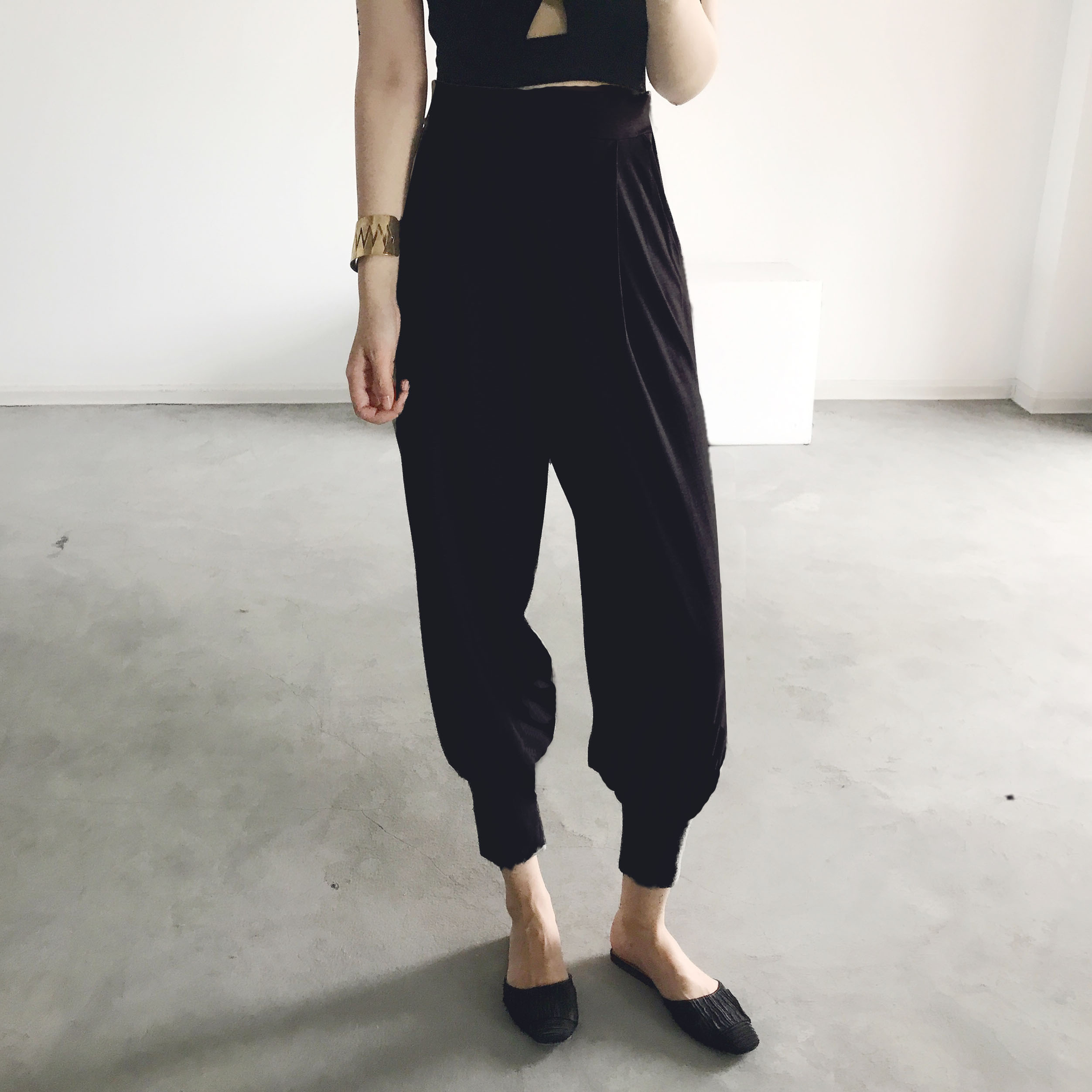 Women's Casual Tapered Cotton Harem Pants with Pockets, Elastic Waist, Slim Fit, 9-Point Length, Trendy Relaxed Style Women's Casual Tapered Cotton Harem Pants with Pockets, Elastic Waist, Slim Fit, 9-Point Length, Trendy Relaxed Style