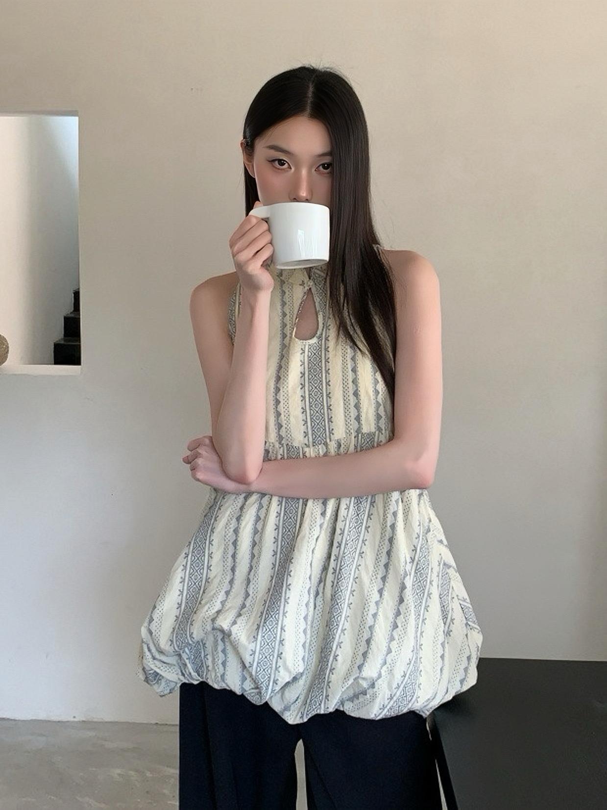 Women's Floral Jacquard Puff Cloud Vest with Stand Collar & Straps - All-Cotton Color-Woven Chinese Style Top Women's Floral Jacquard Puff Cloud Vest with Stand Collar & Straps - All-Cotton Color-Woven Chinese Style Top