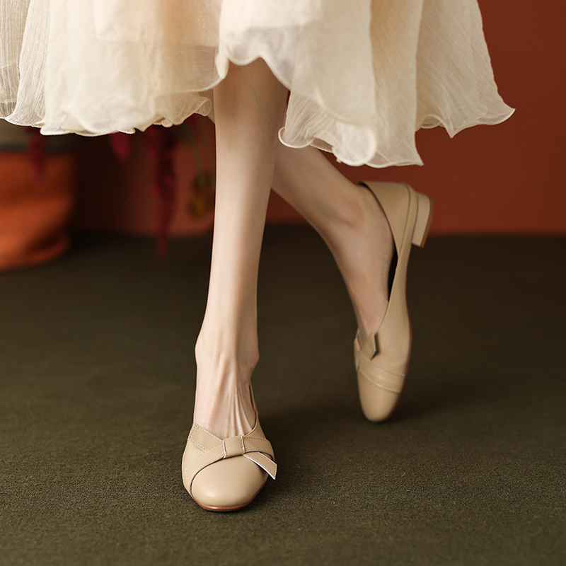 Women's French Retro Round-Toe Genuine Leather Chunky Heel Bowknot Single Shoes - Artistic Deer and Nara Design