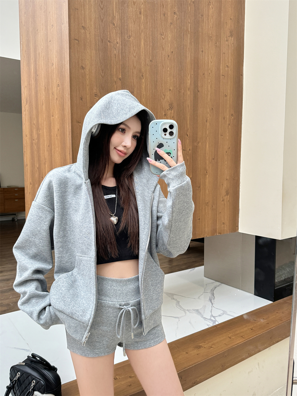 Women's Gray Loose Hooded Sweatshirt and Shorts Two-Piece Set, Light Fabric, Casual Zip-Up Cardigan, Relaxed Style Women's Gray Loose Hooded Sweatshirt and Shorts Two-Piece Set, Light Fabric, Casual Zip-Up Cardigan, Relaxed Style