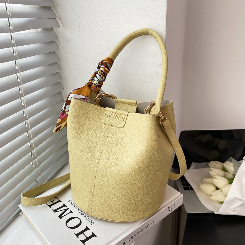 Women's Large Capacity Crossbody Bag - High-End Summer 2025 Trendy Tote Bucket Bag for Stylish Everyday Use