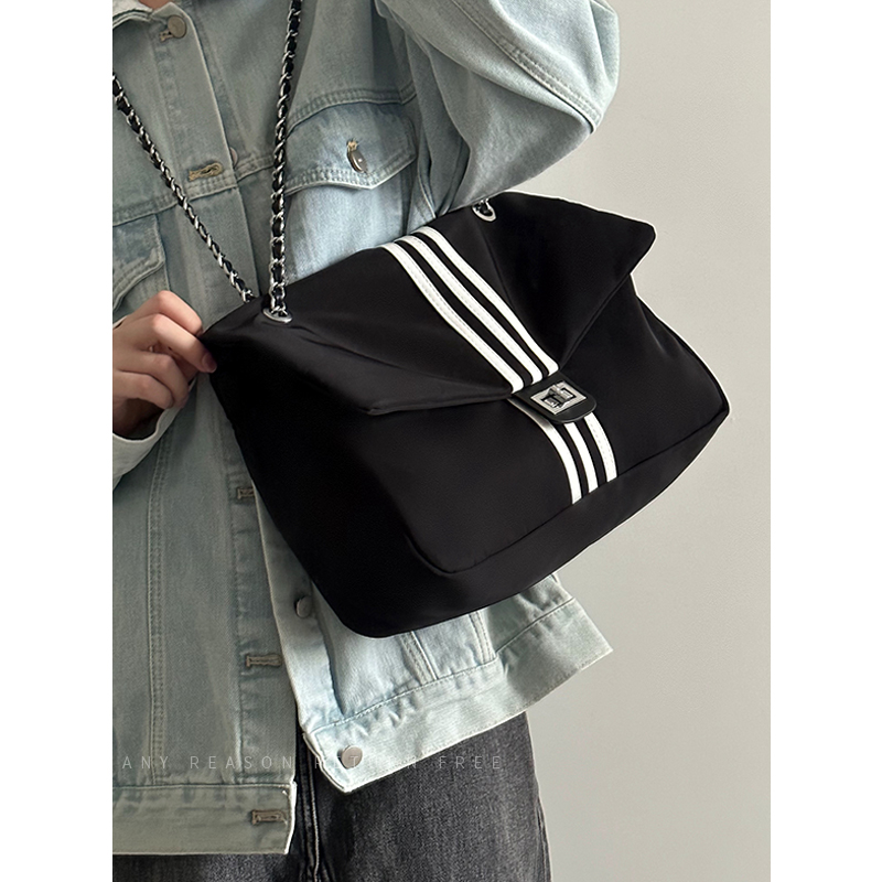 Women's Large Capacity Nylon Canvas Chain Tote Bag - 2024 New Commuting Crossbody Wanderer Style