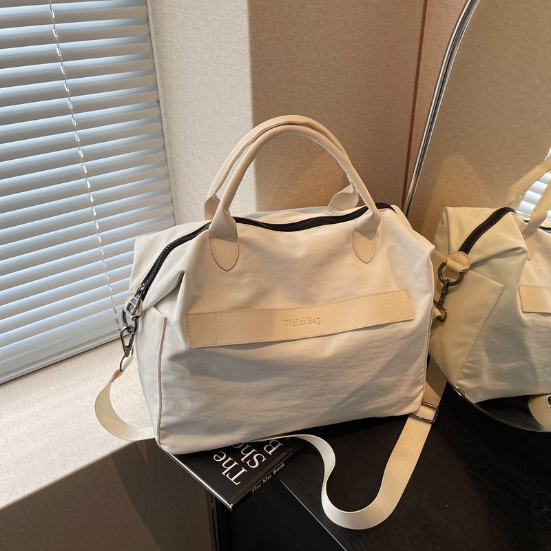 Women's Large Capacity Travel Bag - Lightweight Crossbody Sports Bag for Short Trips and Commuting