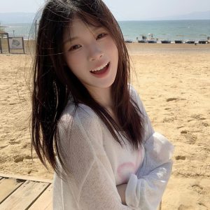 Women's Off-Shoulder Long Sleeve T-Shirt - Hibiscus Print, Loose Casual Top, Spring/Summer Cover-Up, American Lazy Style