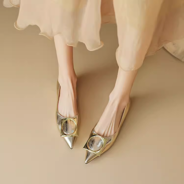 Women's Retro Pointed-Toe Flats - Stylish Versatile French Fashion Shallow Mouth Shoes for a Chic Italian Look