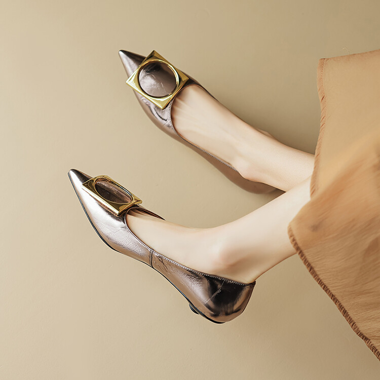 Women's Retro Pointed-Toe Flats - Stylish Versatile French Fashion Shallow Mouth Shoes for a Chic Italian Look