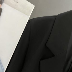 Women's Short Black Suit Jacket, 2025 British Style Blazer, High-End Quality, Fashionable for Spring and Autumn Wear