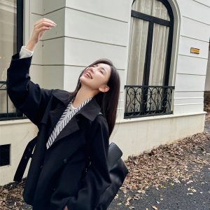 Women's Short Black Windbreaker Coat with Waist Tie, Casual Cardigan Style, Lapel Collar, Long Sleeves for Spring and Autumn