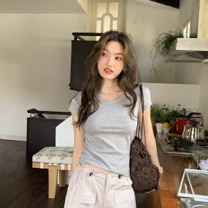 Women's Slim Solid Color U-Neck Short Sleeve T-Shirt - Flattering Basic Top for Summer 2025, Casual Chic Style
