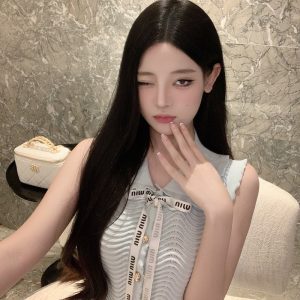 Women's Summer Elegant Fitted Sleeveless Knitted Vest with Lapel - Chic Short Top for Stylish Outfits