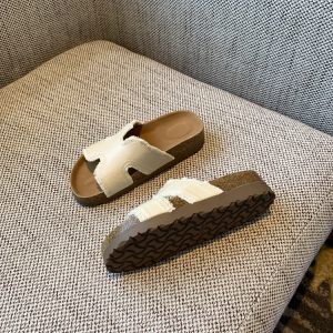 Women's Thick-Soled One-Word Slide Sandals - Casual Outdoor Flip-Flops for Summer 2025, Simple & Versatile Trendy Footwear