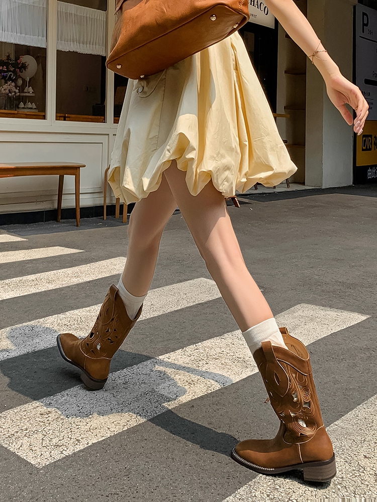 Women's Vintage Embroidered Floral Western Cowboy Boots - Mid-Heel Short Riding Boots with V-Cut Design Women's Vintage Embroidered Floral Western Cowboy Boots - Mid-Heel Short Riding Boots with V-Cut Design