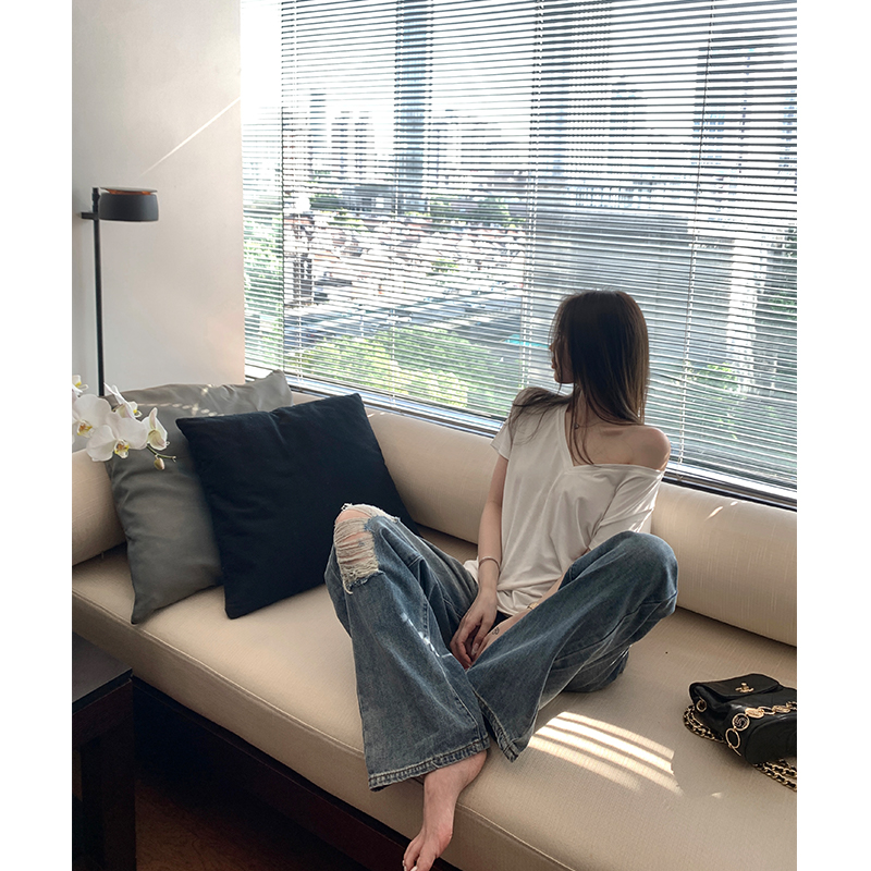 Women's Vintage Loose Ripped Straight Leg Jeans in Yuppie Casual Style - Summer 90s Vibe