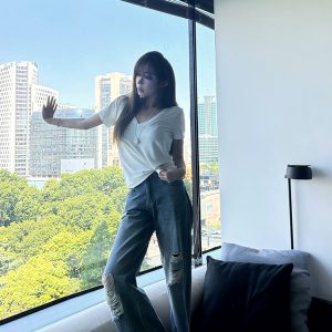 Women's Vintage Loose Ripped Straight Leg Jeans in Yuppie Casual Style - Summer 90s Vibe