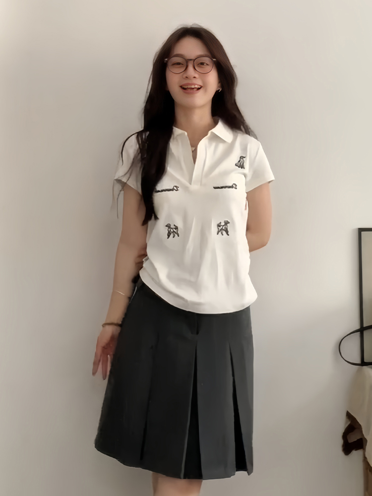 Women's White Short-Sleeve Polo Shirt with Dog Embroidery - Summer 2023 American-Style Fitted Sports Top Women's White Short-Sleeve Polo Shirt with Dog Embroidery - Summer 2023 American-Style Fitted Sports Top