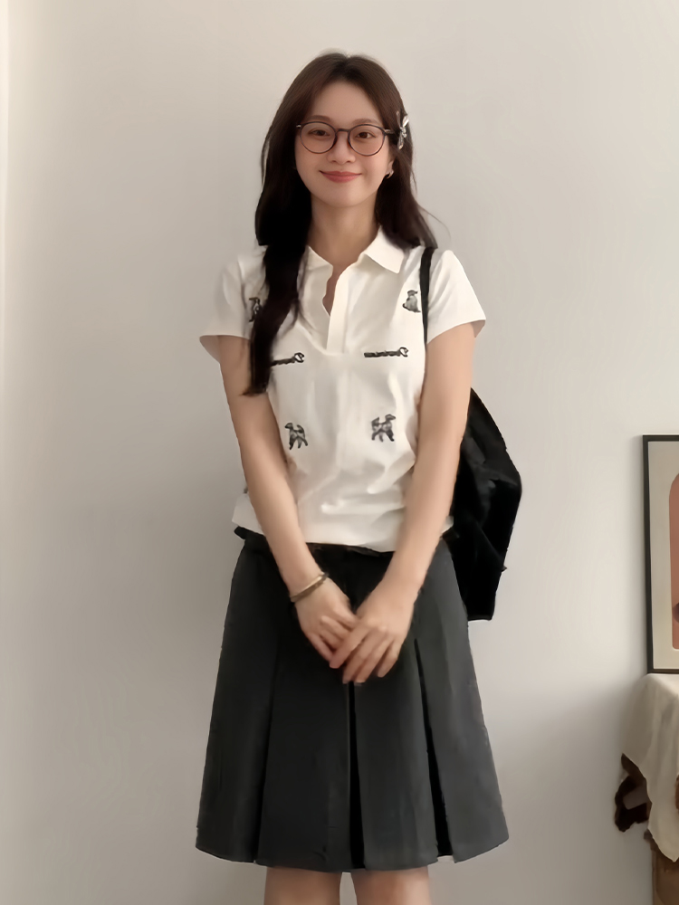 Women's White Short-Sleeve Polo Shirt with Dog Embroidery - Summer 2023 American-Style Fitted Sports Top Women's White Short-Sleeve Polo Shirt with Dog Embroidery - Summer 2023 American-Style Fitted Sports Top