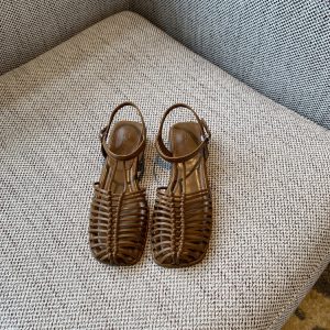 Women's Woven Closed-Toe Sandals 2025 Summer Korean Style Breathable Hollow Roman Commuter Shoes for Versatile Fashion