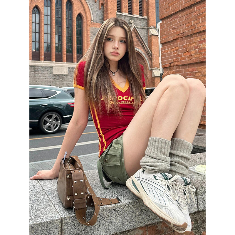 Y2K Color-Blocking Red Cropped T-Shirt for Women - Spicy Girl V-Neck Short Sleeve Slim Fit Summer Top