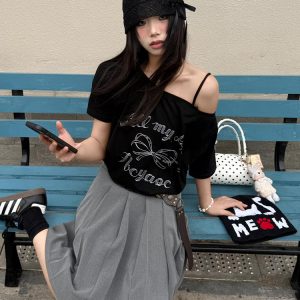 Y2K Off-Shoulder Bow Print T-Shirt - Short Sleeve, Loose Fit, Slimming Summer Top for Spicy Girls, Niche Style