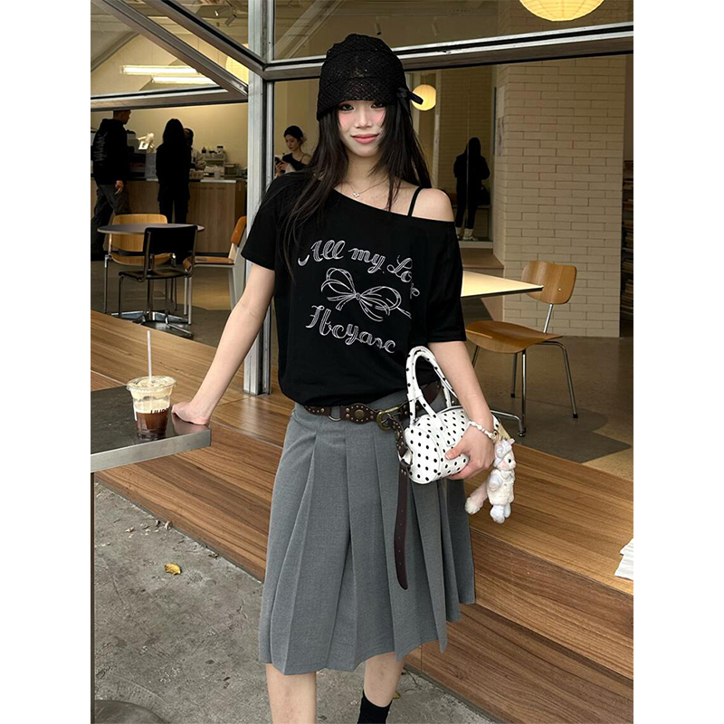 Y2K Off-Shoulder Bow Print T-Shirt - Short Sleeve, Loose Fit, Slimming Summer Top for Spicy Girls, Niche Style