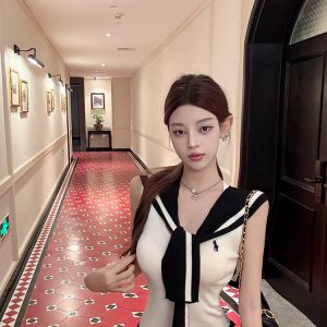 Zhang Yuanying College Vest Shawl Two-Piece Set - Stylish Layered Look for Casual Y2K Fashion