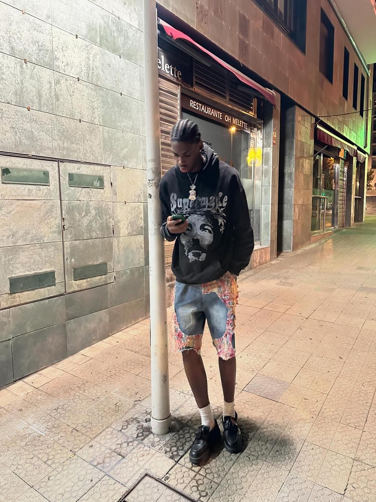 Concert Outfit Craftsmanship Ripped Floral Denim Shorts Concert Outfit Craftsmanship Ripped Floral Denim Shorts