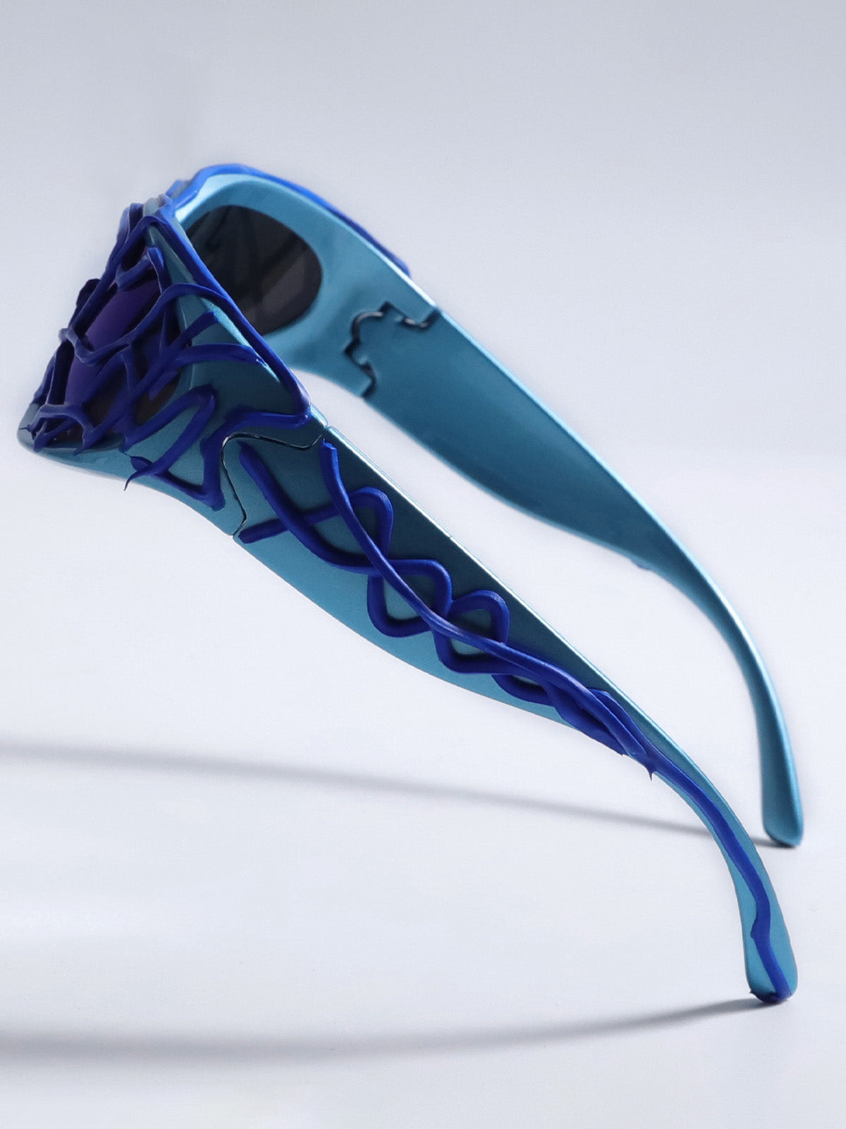 Concert Outfit Futuristic Wavy Frame Sunglasses Concert Outfit Futuristic Wavy Frame Sunglasses