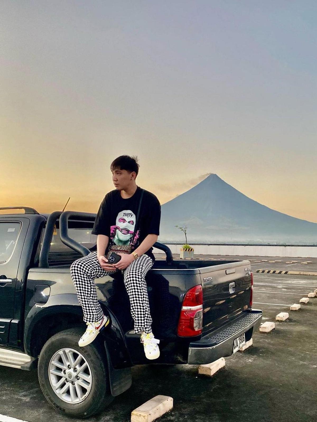 Concert Outfit Masked Gangster Portrait Printed T-Shirt Concert Outfit Masked Gangster Portrait Printed T-Shirt