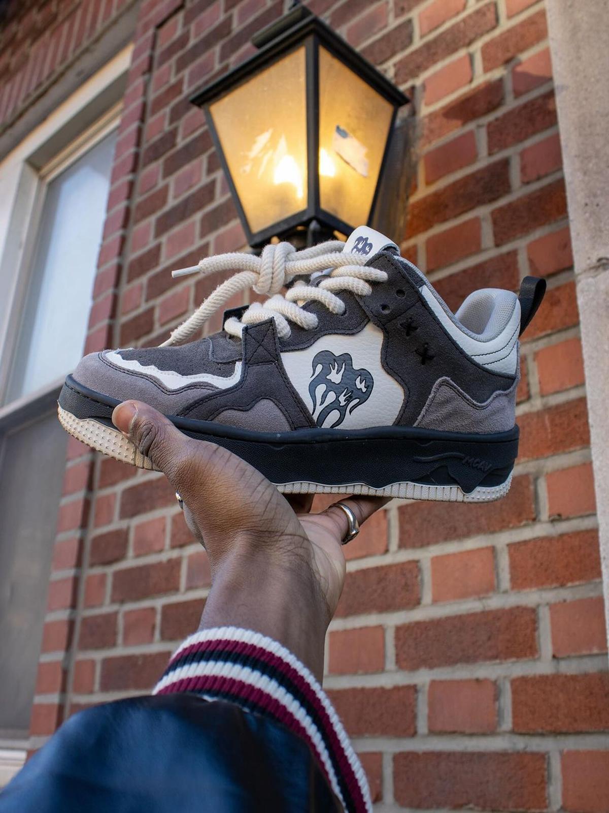 Concert Outfit Monochrome Shadowwave Heavy-Duty Street Sneakers Concert Outfit Monochrome Shadowwave Heavy-Duty Street Sneakers