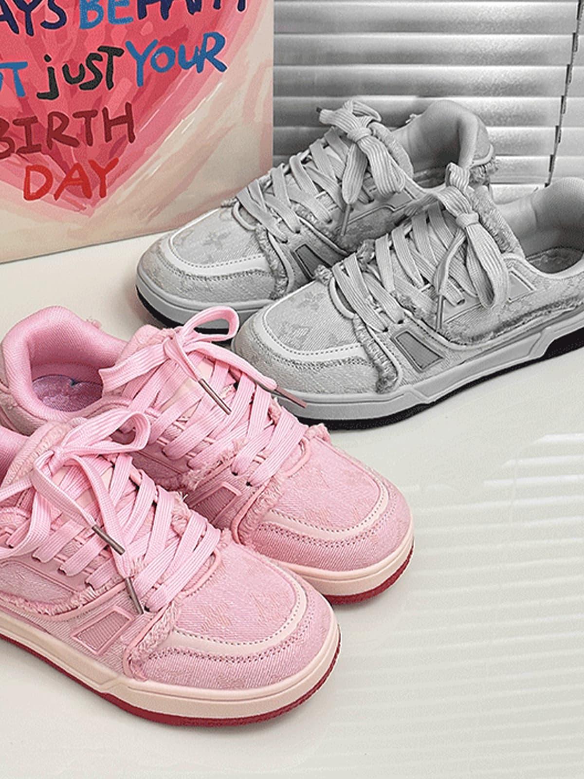 Concert Outfit Retro Denim Sneakers Concert Outfit Retro Denim Sneakers