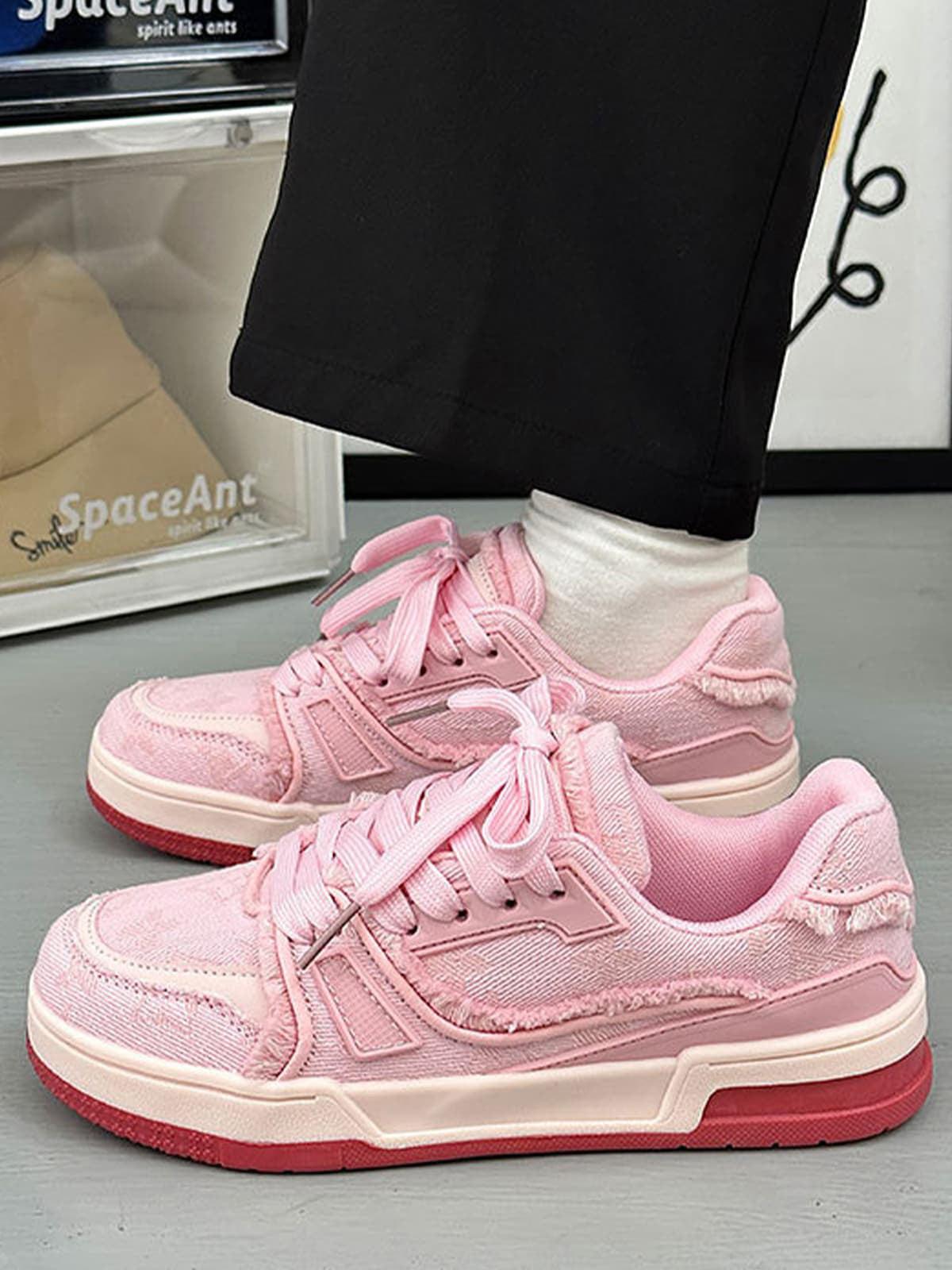 Concert Outfit Retro Denim Sneakers Concert Outfit Retro Denim Sneakers