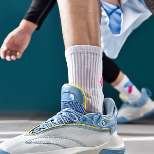 Concert Outfit Solid Color Breathable Sneakers